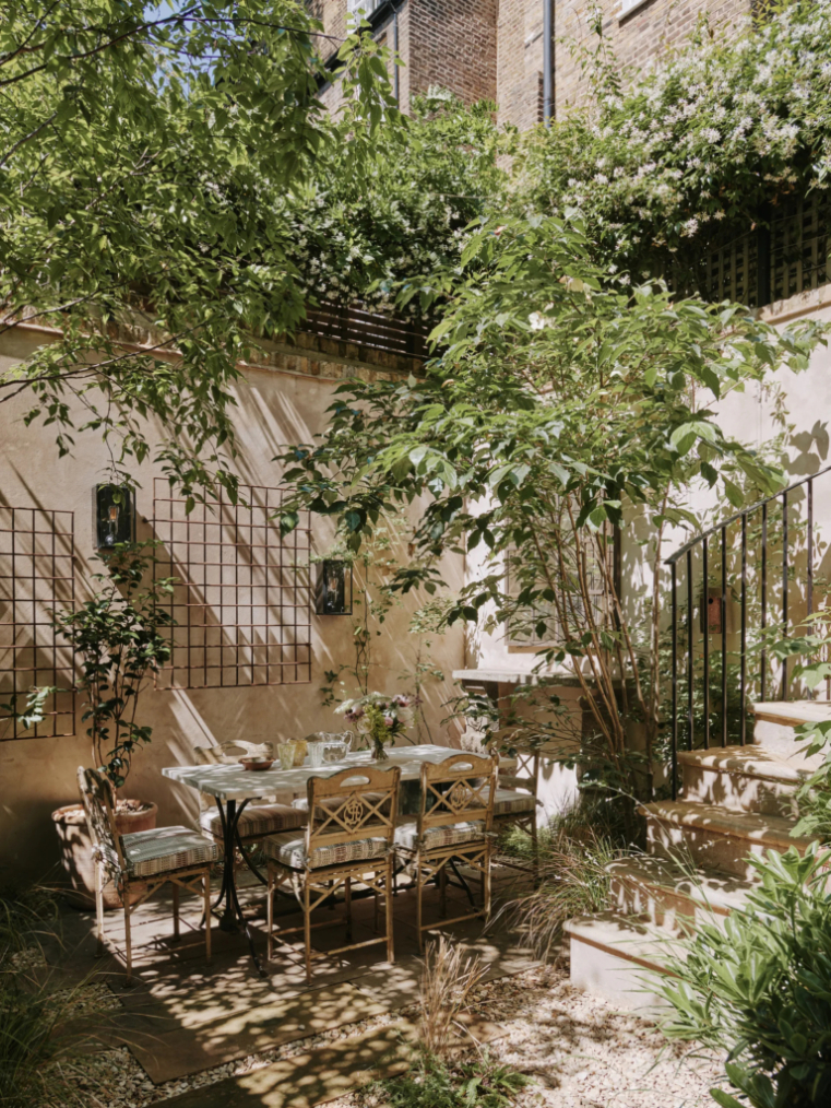 Chelsea Townhouse Courtyard Dining Table