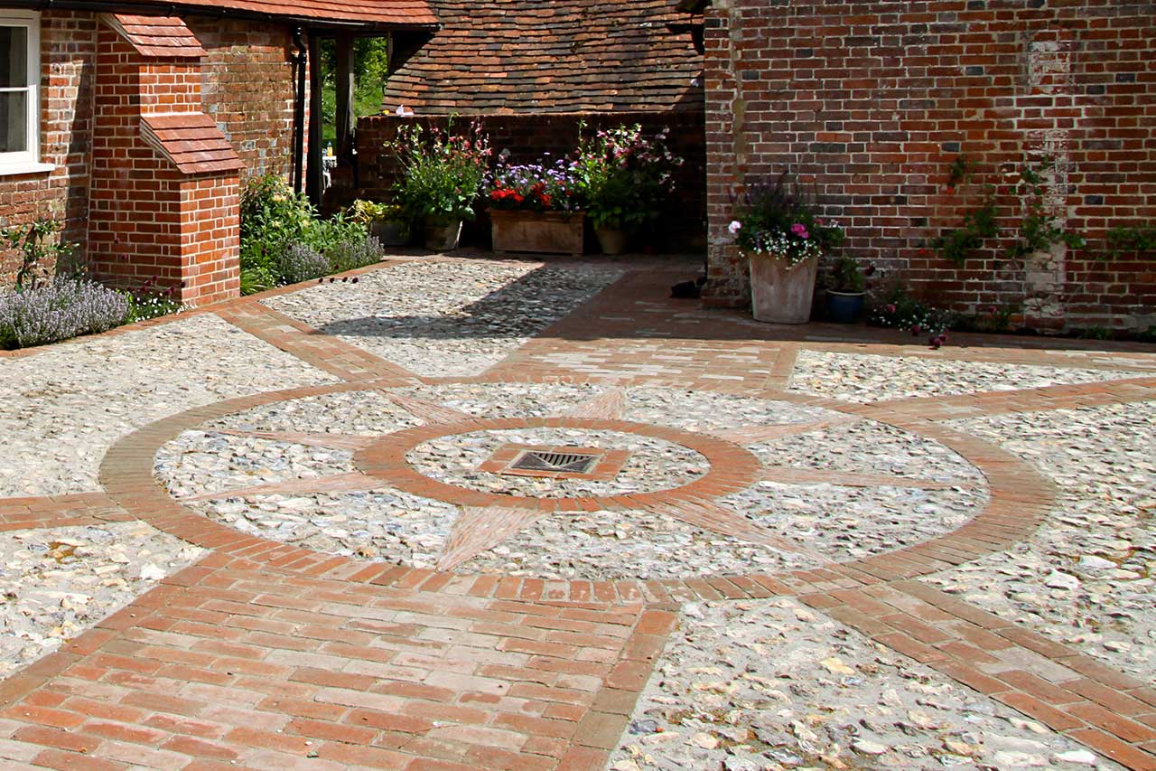 Courtyard with drainage using reclaimed flint